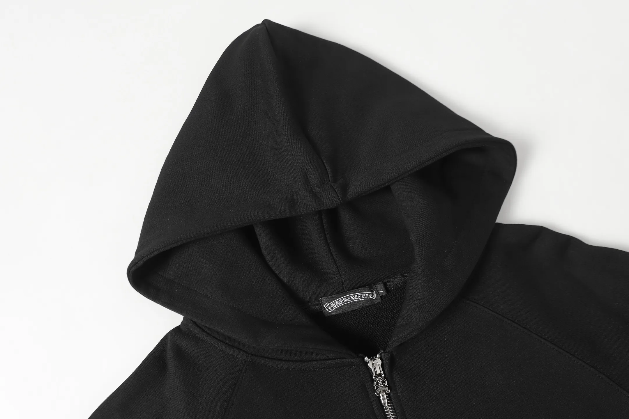 P260 K04 cross-border model, please do not place an order if you are pursuing quality - Chrome Hearts/Chrome Hearts leather cross ✝️Raglan sleeve zipper sweatshirt cardigan jacket - High weight, high density and high quality. The wool is soft, delicate and skin-friendly. It feels soft and silky. It has excellent warmth and skin-friendly properties. - Custom-woven and dyed with no color difference. No matter the fabric or workmanship details, it beats the ordinary version on the market. - Hardware zipper accessories are all customized and full of details. -Colour: Black Gray -Size: S M L XL